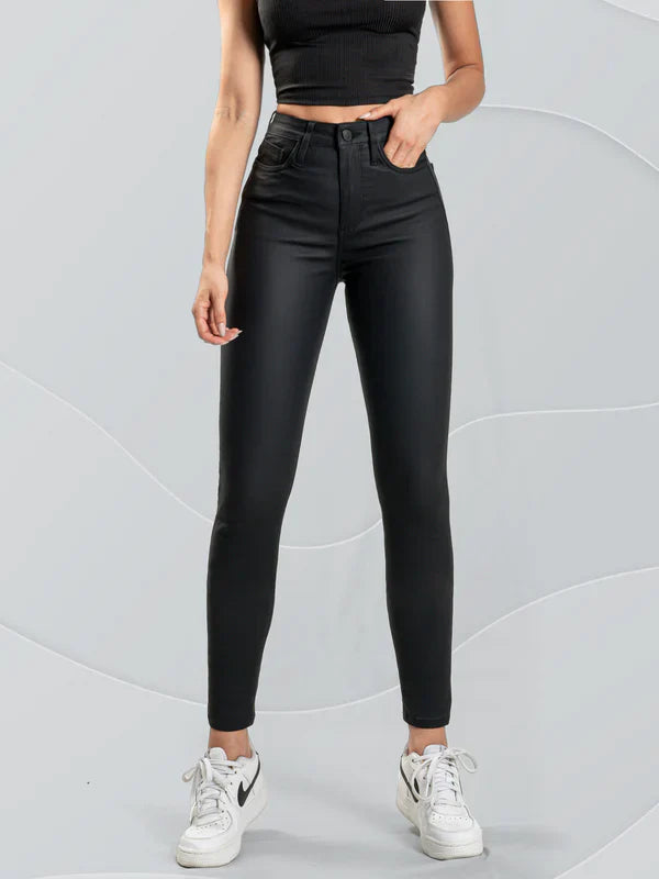 Pantalon en cuerina stretch